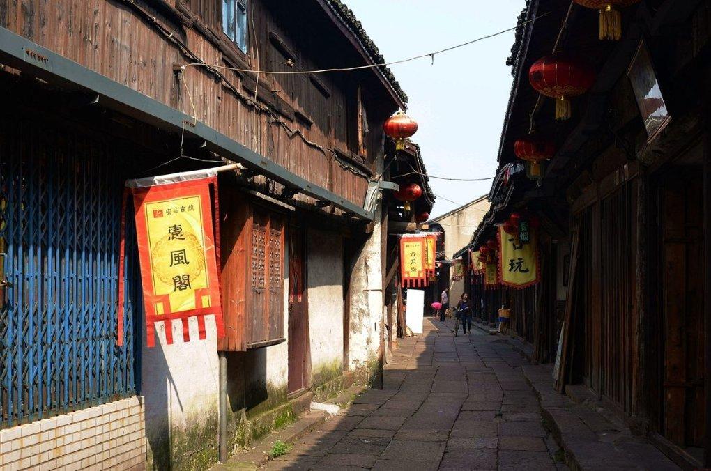 社区调解员“话疗”解决邻里纠纷